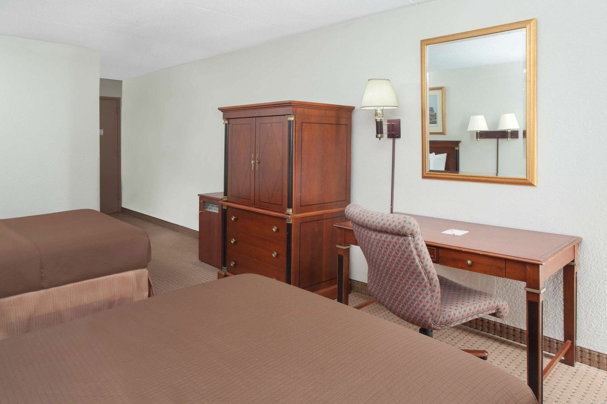 Hotel Baymont By Wyndham - Chicago - Addison - O'Hare Exterior foto